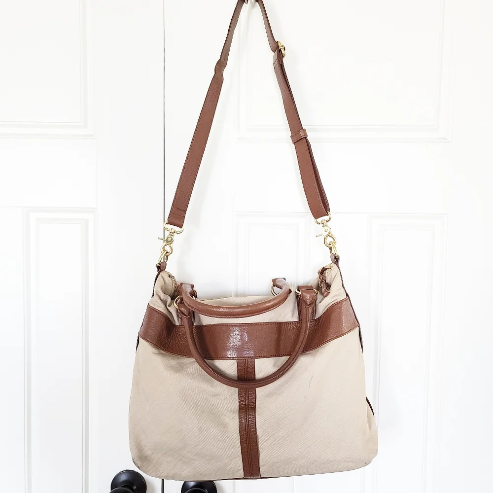 4/12 BANANA REPUBLIC COMPUTER BAG